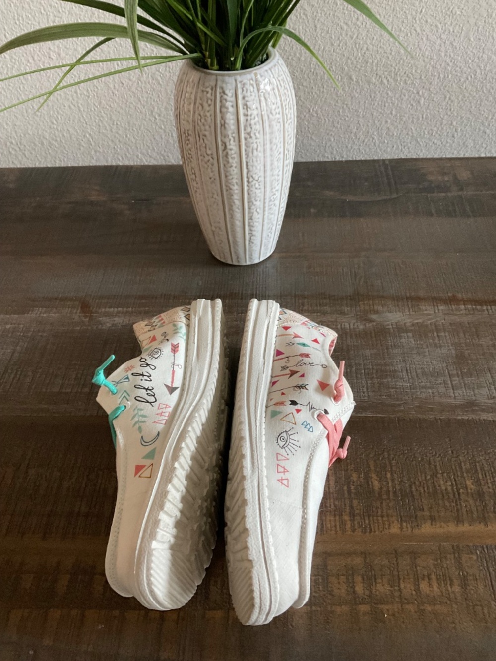 HEY DUDE WENDY DOODLE STAR WHITE CANVAS SHOES SIZE 8 - Picture 2 of 6